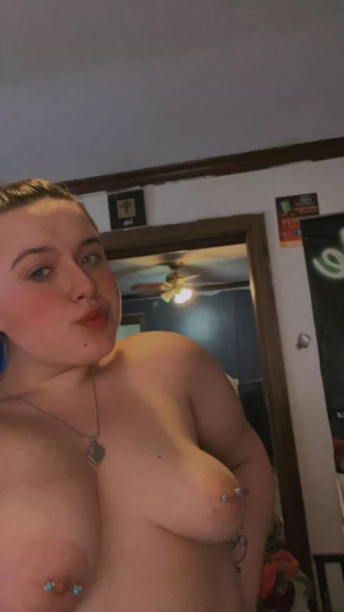 Any daddy’s wanna watch me play with myself ?