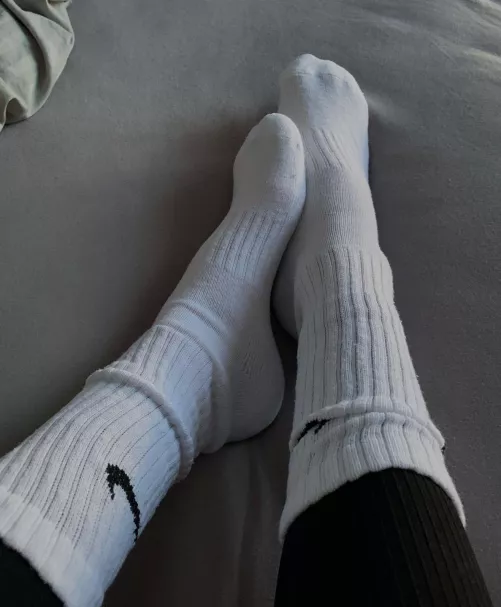 Black leggings + white socks are superior