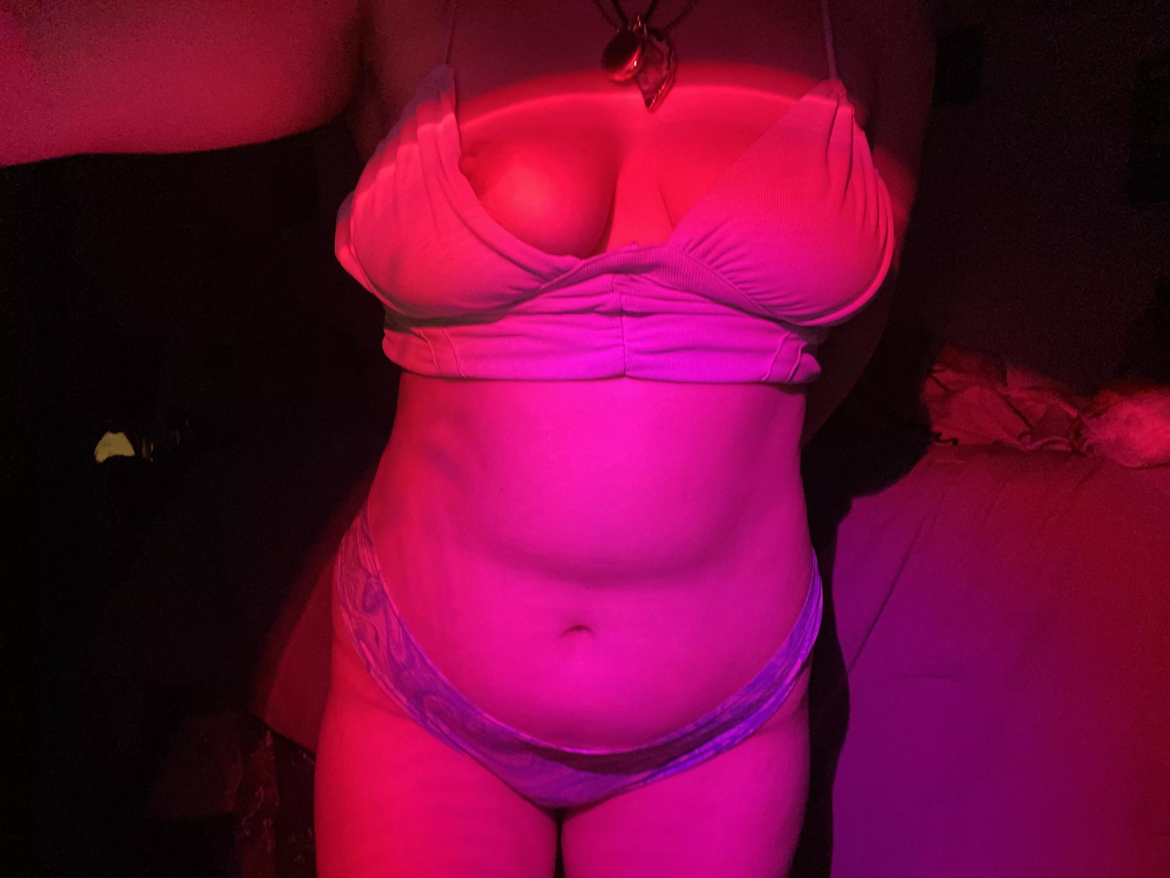 Does this lighting make me look bigger?