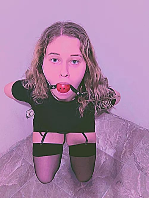 [F]eed me cum through the gag