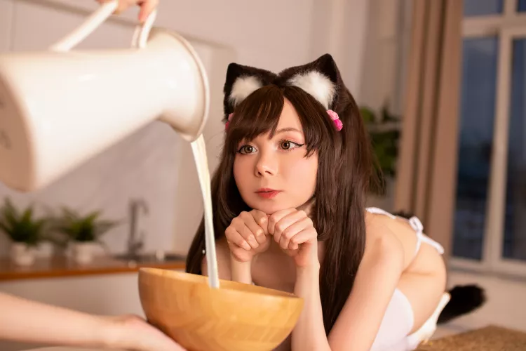 I just love milk, shall we have some together?😽