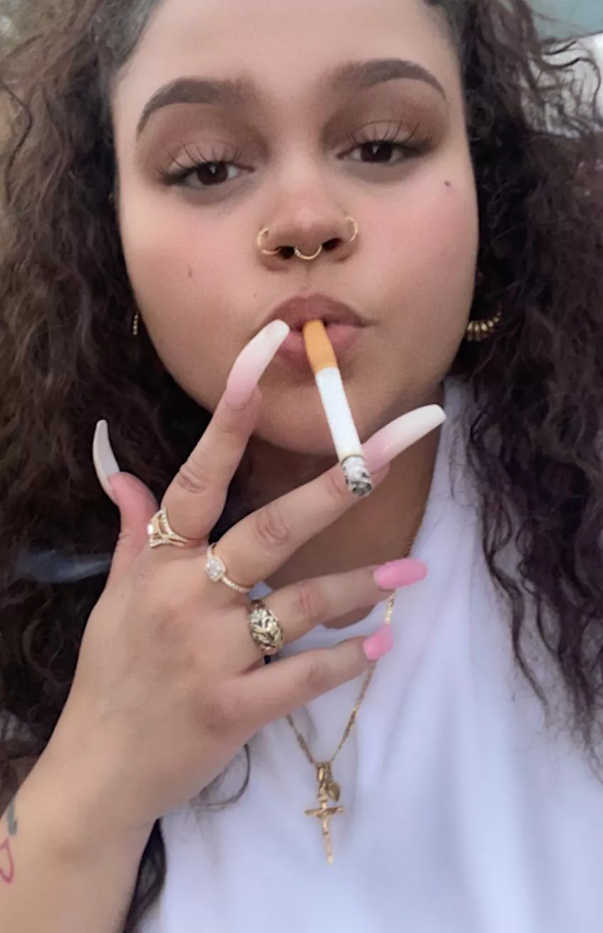 It was beautiful outside today! Perfect excuse for multiple smoke breaks 😈 🚬