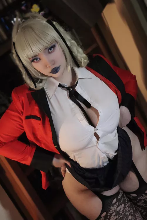 Kirari Momobami by Riri Maeve