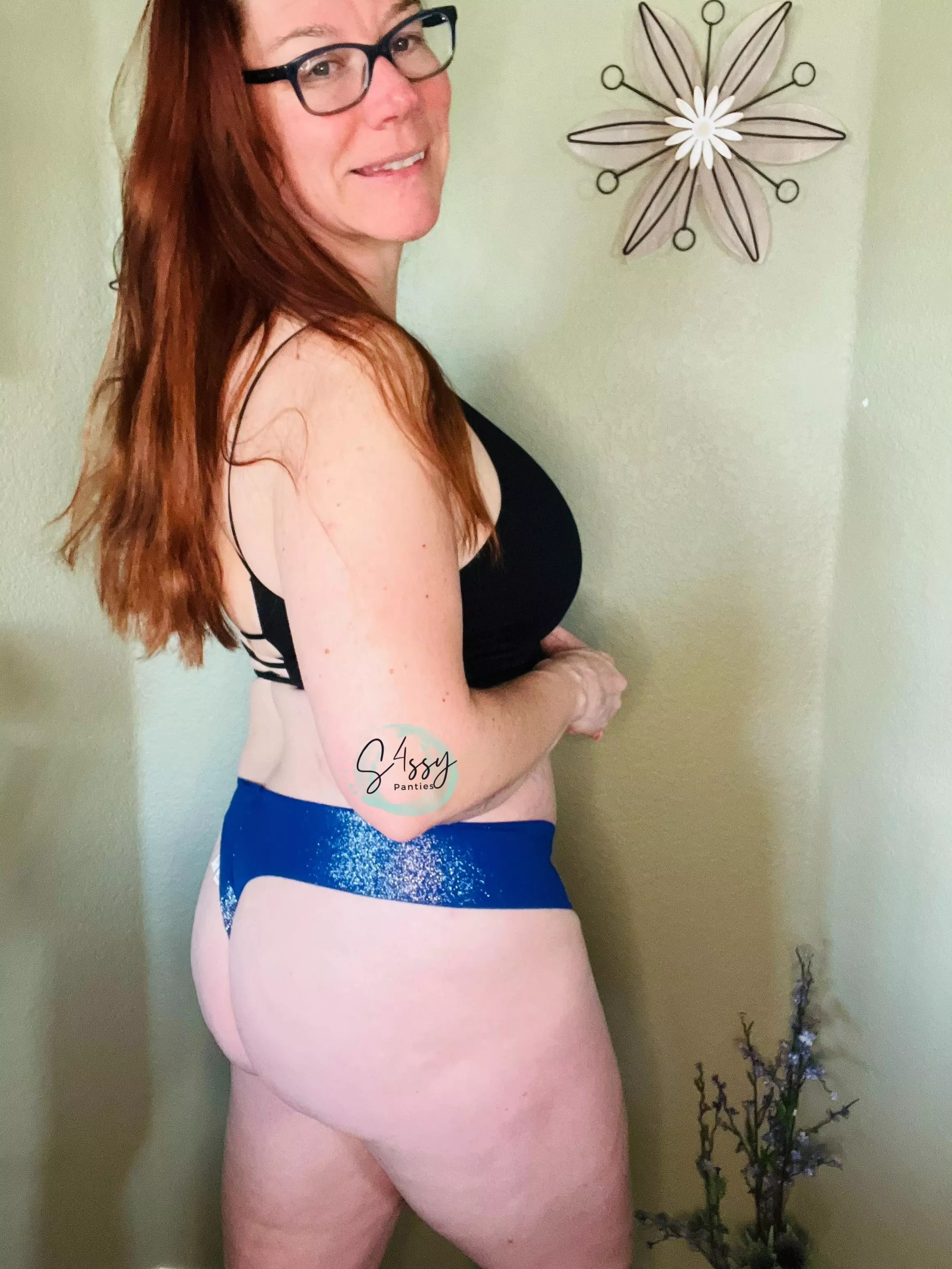 Looking for some mature milf panties and content? Here I am! Sassy redhead in my mid 40s. Fet friendly, newbie friendly. Lots of choices. Dm me for details and to set up your perfect wear. [selling][usa] Starting at $30