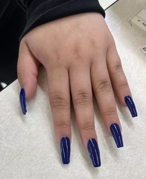 My coworker has no idea how horny I am for her nails 🥵💙