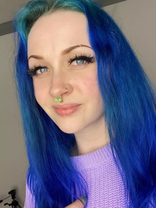 my favourite colours are blue & purple 💙💜