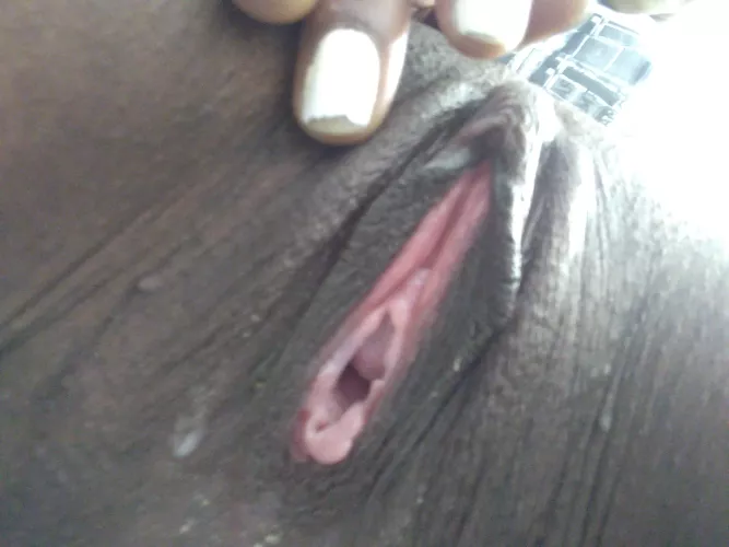 My pretty pink pussy is throbbing for you daddy 🥵💦