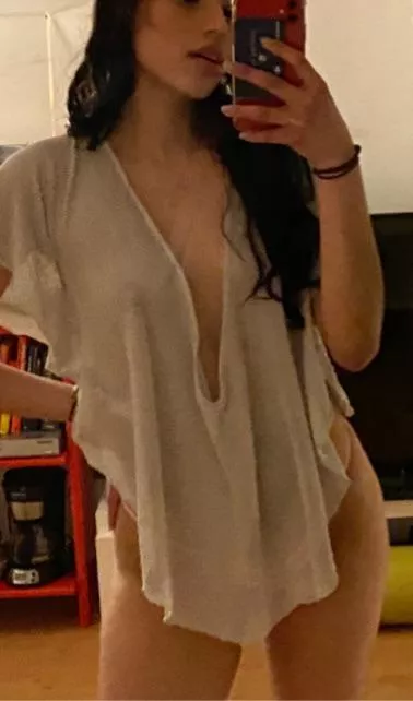 Opps! someone are trying to peek🙈