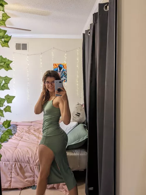 Petite in the front but thick in the back. [STBA]