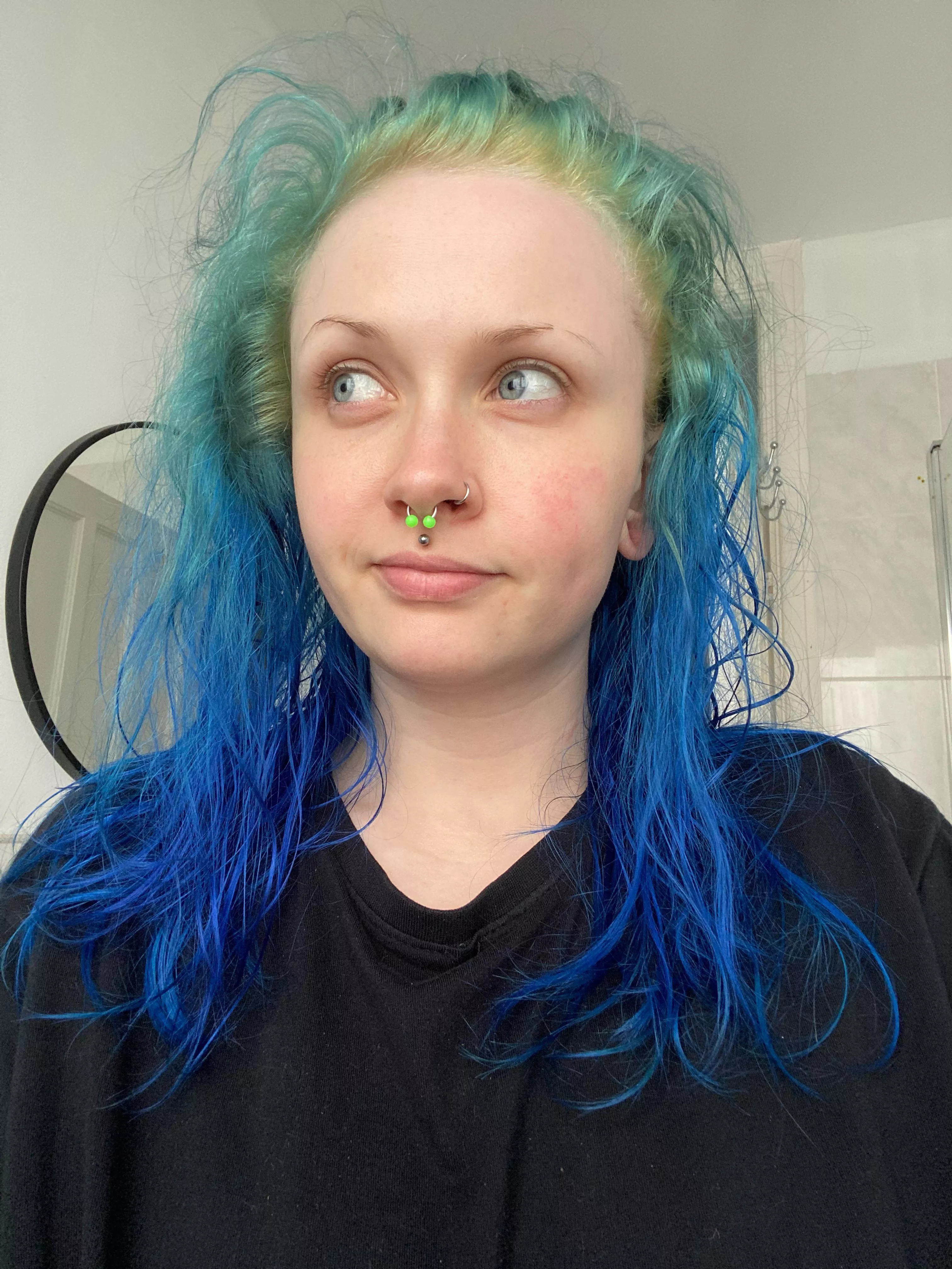 the touch up side of having bright hair that people don’t show you 🤣🤣