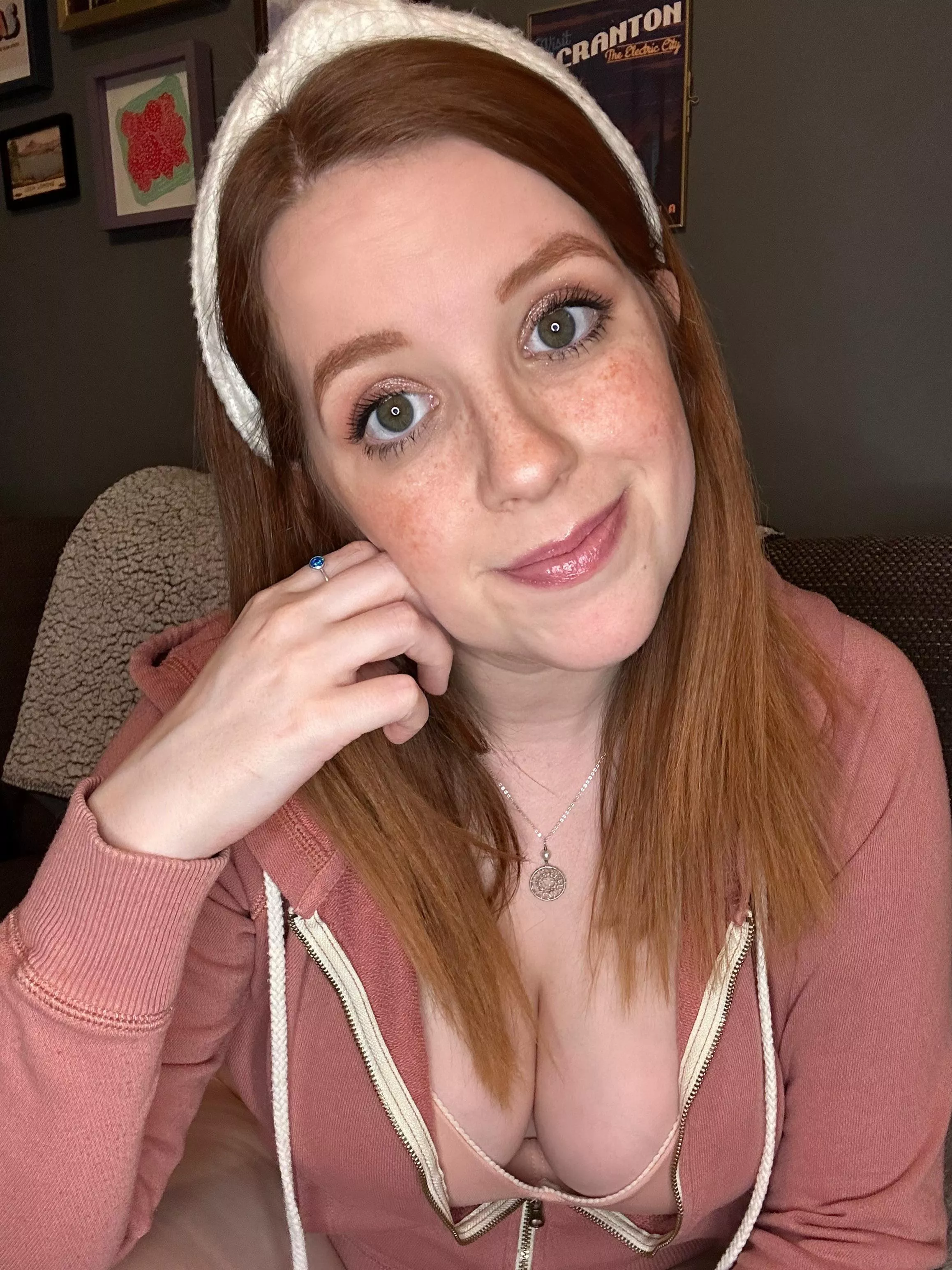 This is my “I’m a very good listener” face! [F]