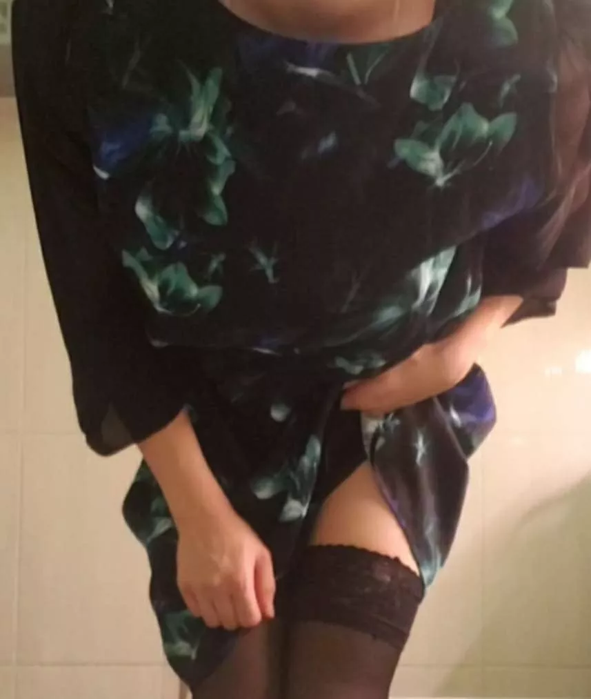 Took my mom's cute dress 👗😇