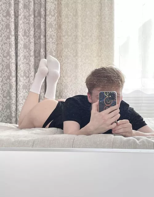 18 4’8ft guy looking for some tall boys