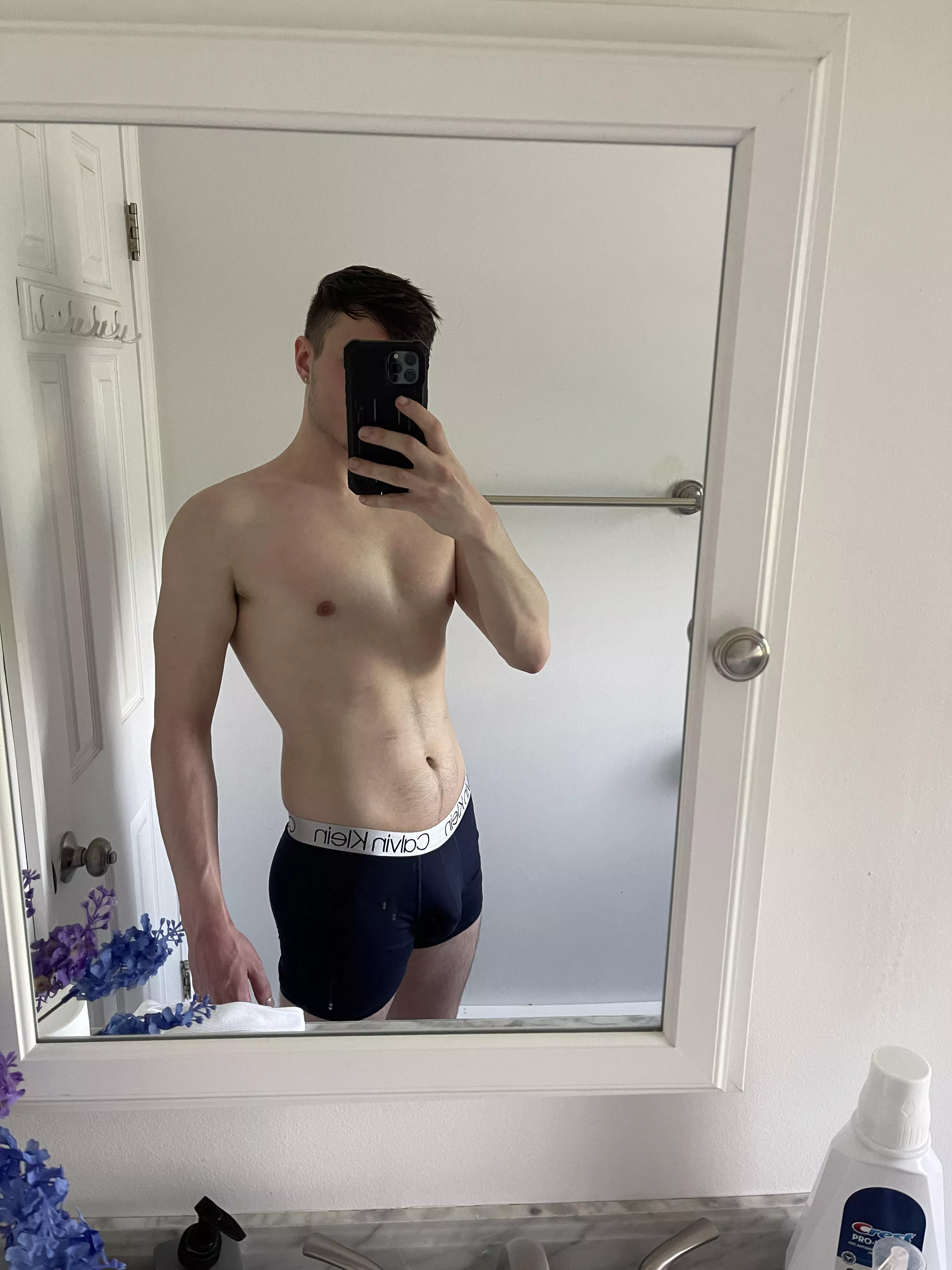 (21) So hot and sweaty in this pic 💦🤭