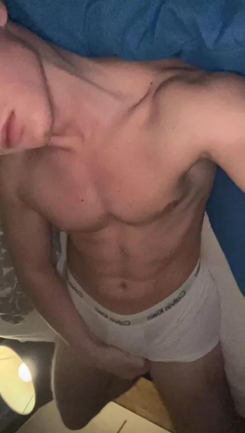 23 Chilling in bed, anyone wanna chat with me?