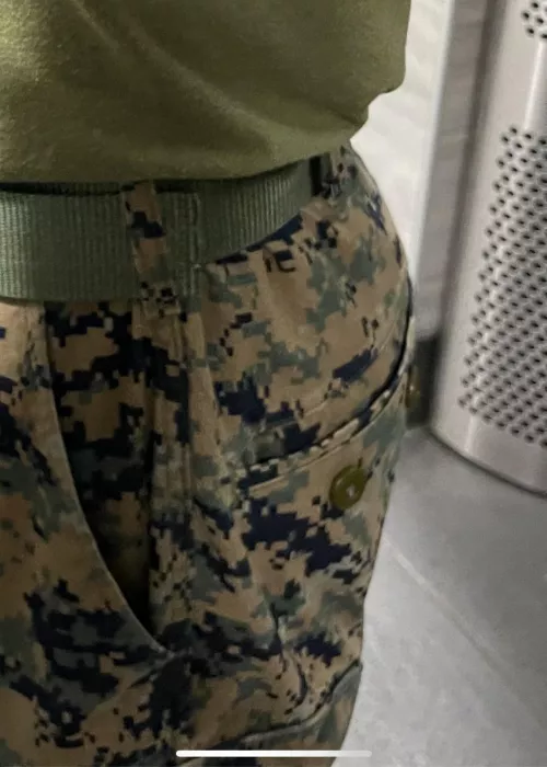 24 [R4R] Oceanside gloryhole looking to throat cock