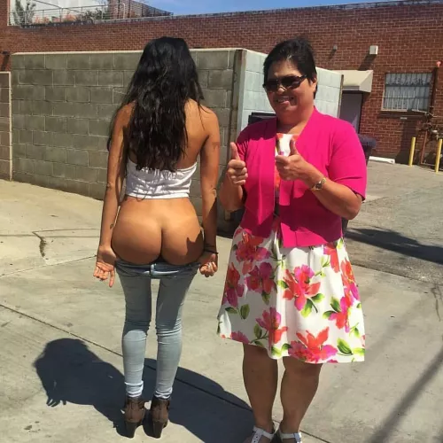 A confusing mooning image