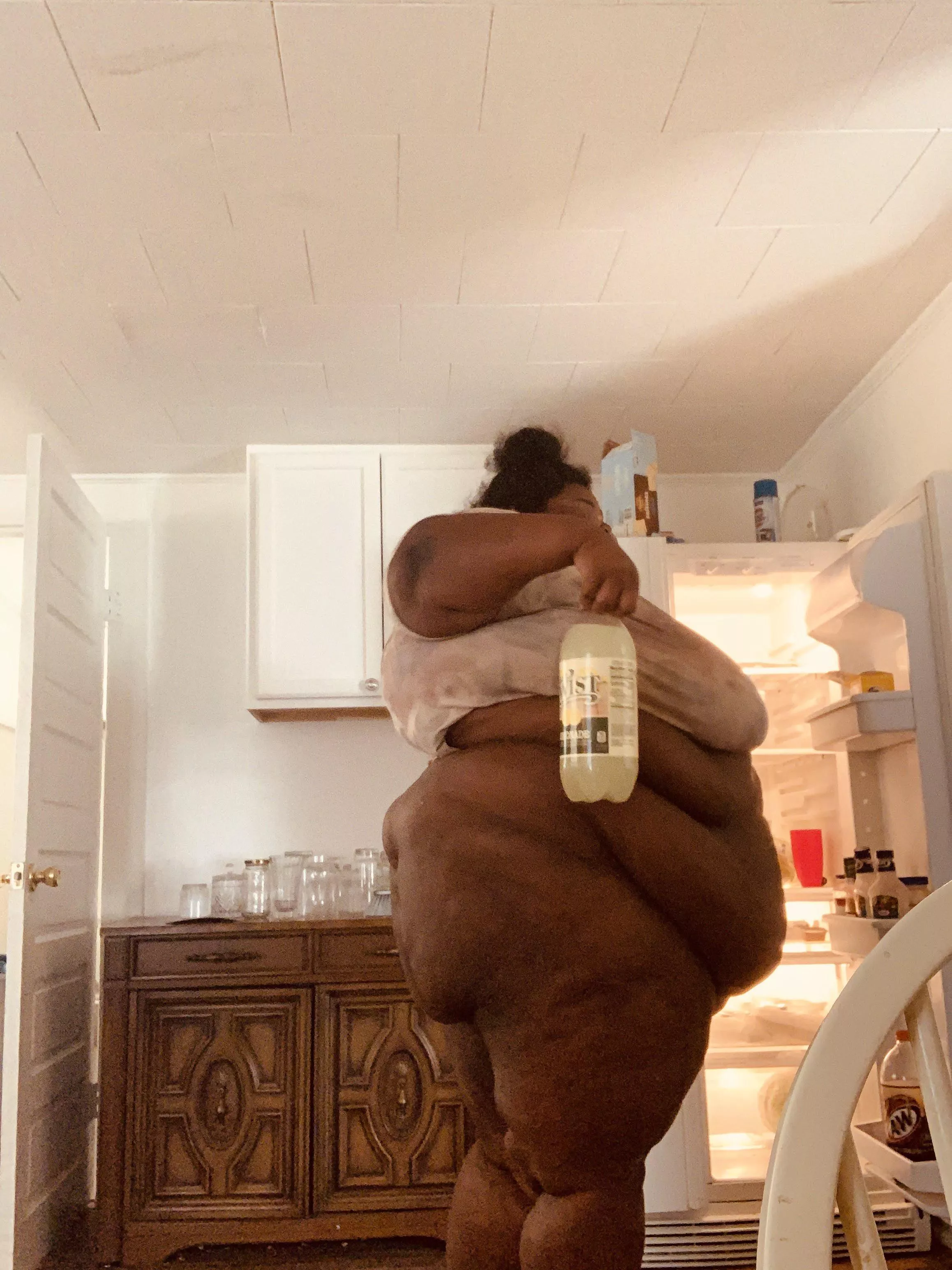 A goddess like me shouldn't have to fetch her own beverages, what are you waiting for?