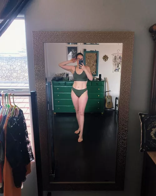 Appreciating the body I’ve worked so hard for ✨😌