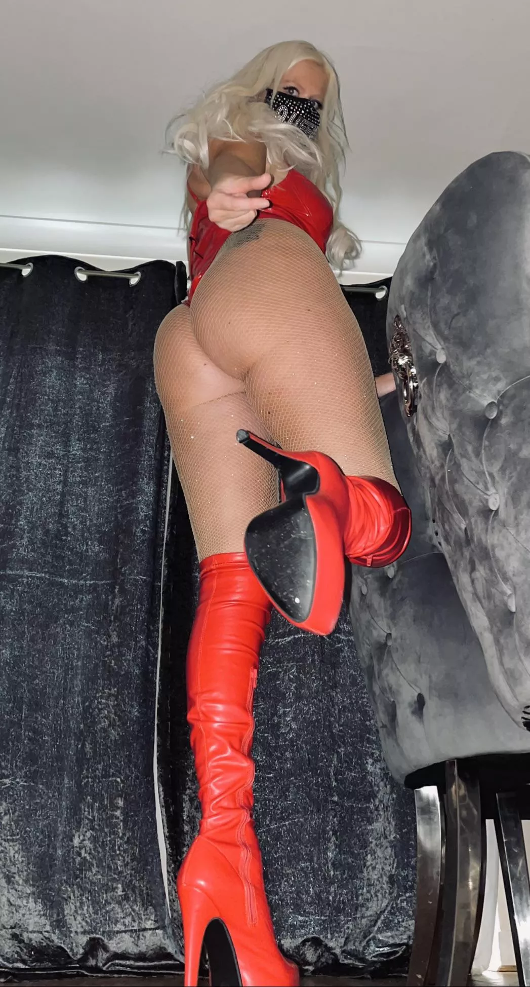 [domme] Better to be crushed beneath my heels than to be dismissed by me entirely right? Better take what you can get beta loser