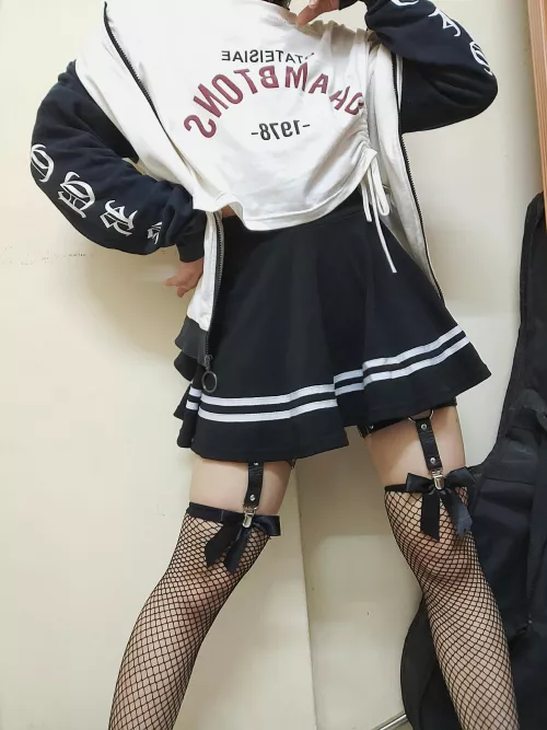 Femboy power stance :3