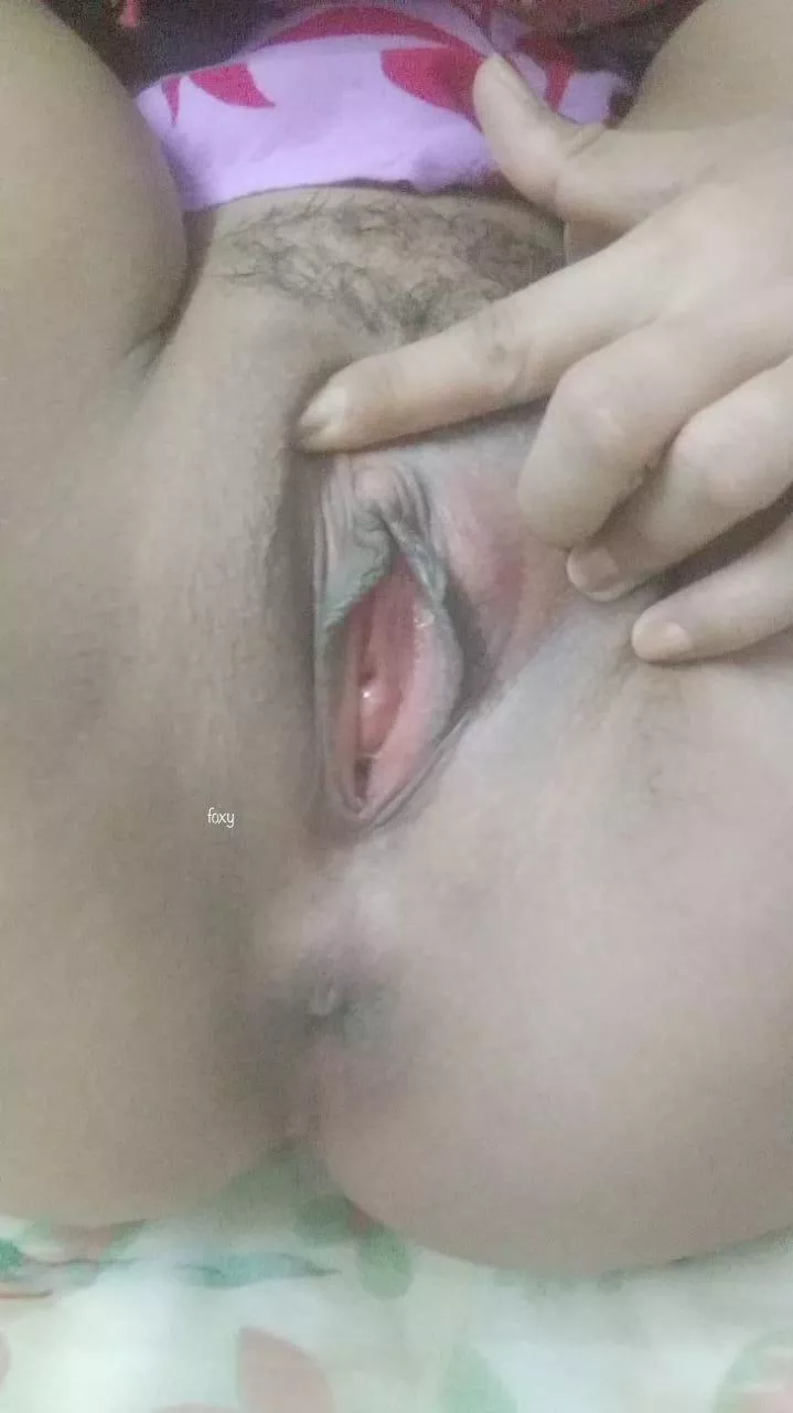 Flaunting being stretched up this weekend! (F)