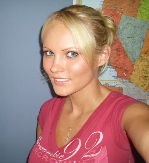 Hanna Hilton. The only beauty I need!