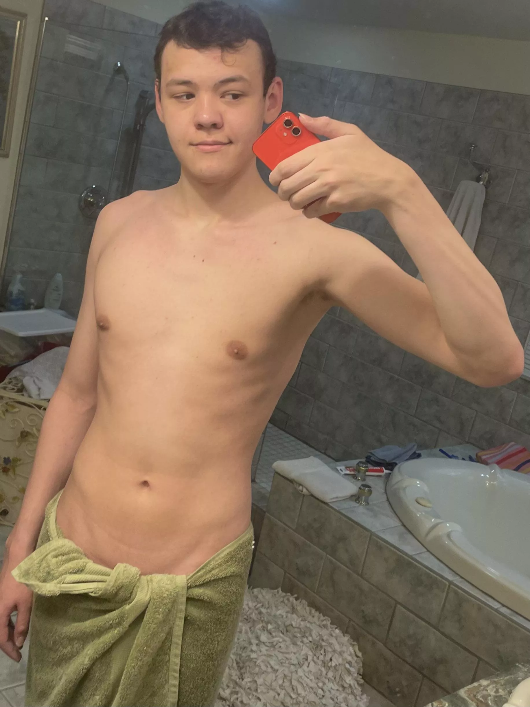 Have you ever seen a 6β7 (200cm) twink before? π Have you ever seen a 6β7 (200cm) twink before? π