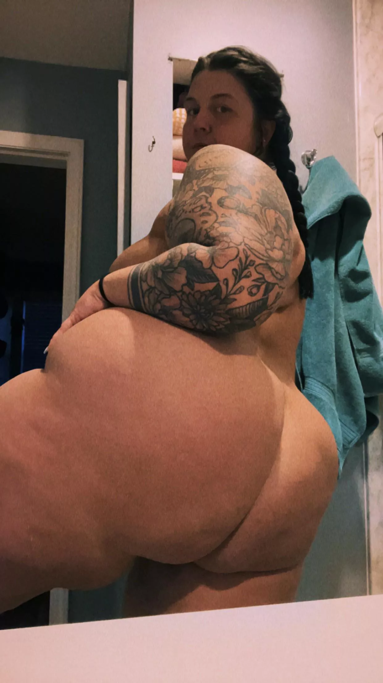 I need somewhere to sit this fat ass 😈