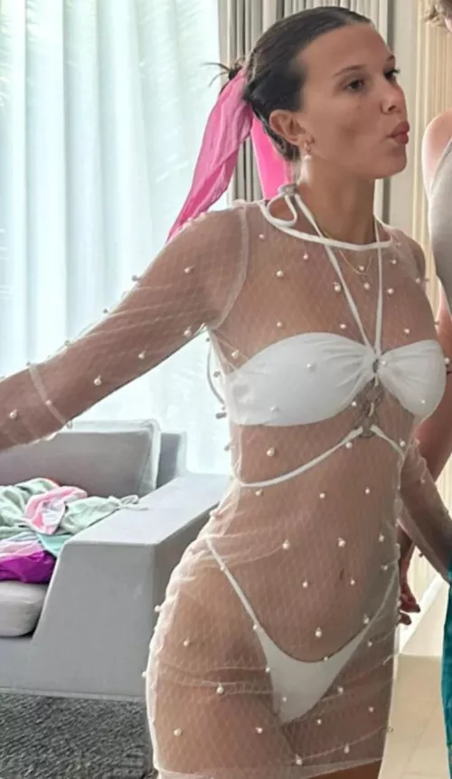 I need to fuck a buds fist to Millie Bobby Brown's tight bikini body