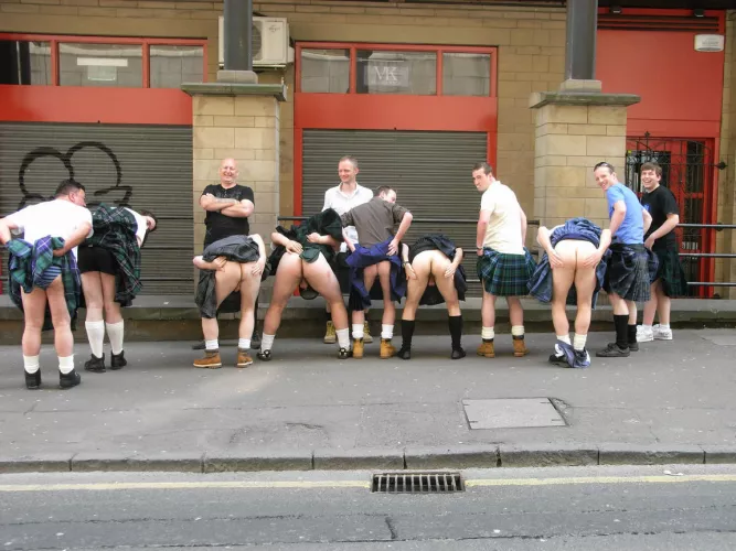 Kilt lifting