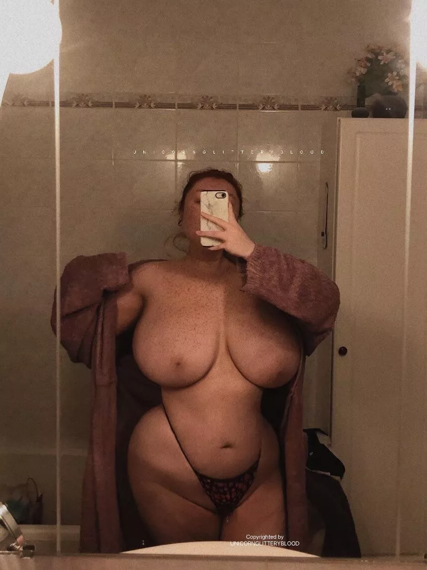 [OC] trying to love my curvy body 😅 what do you think?