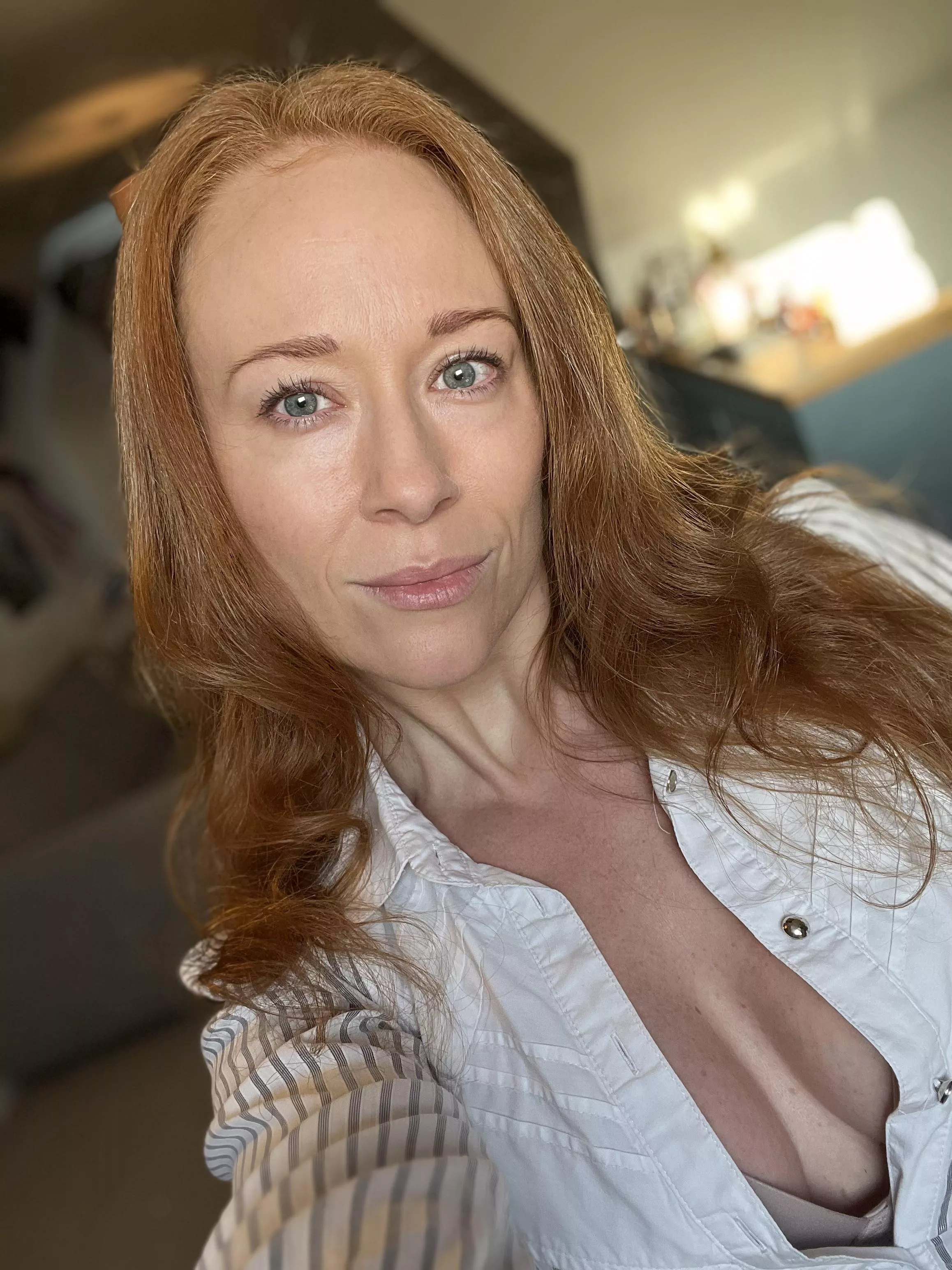 Pre-work selfie 💋