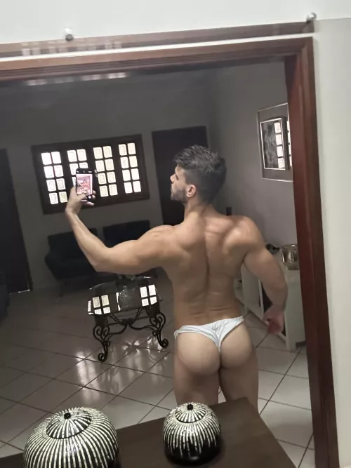 Say hi if you want to cum on my butt