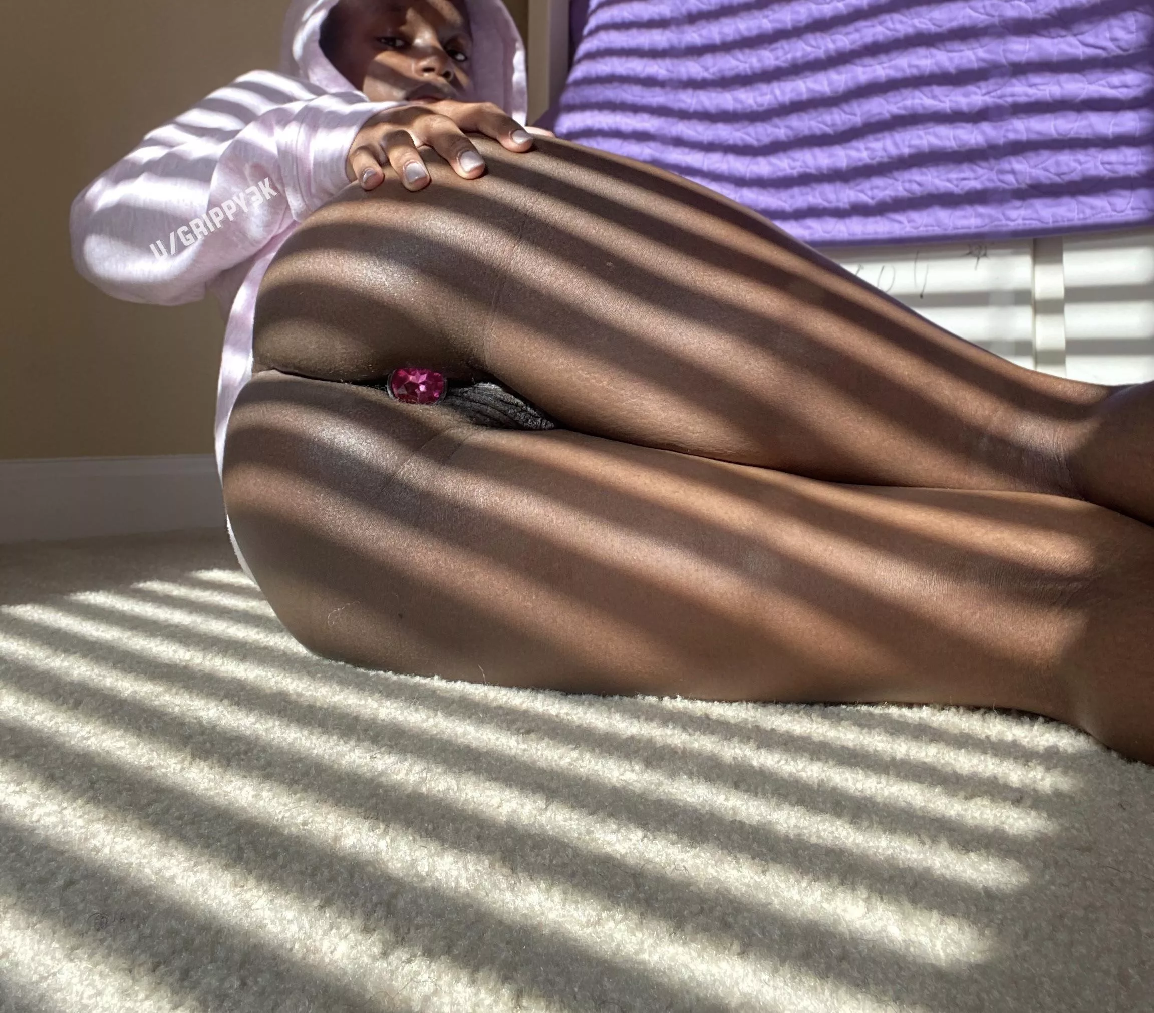 Squeeze my ass while you fuck me from the sidee