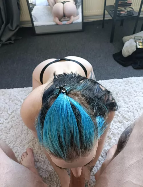 Sucking dick with a nice rear view