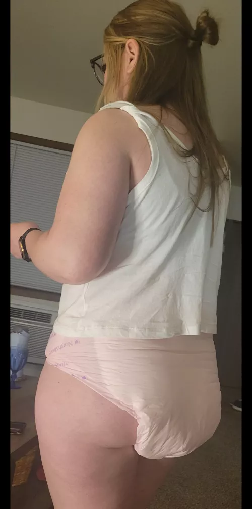 That's one fluffy butt π³