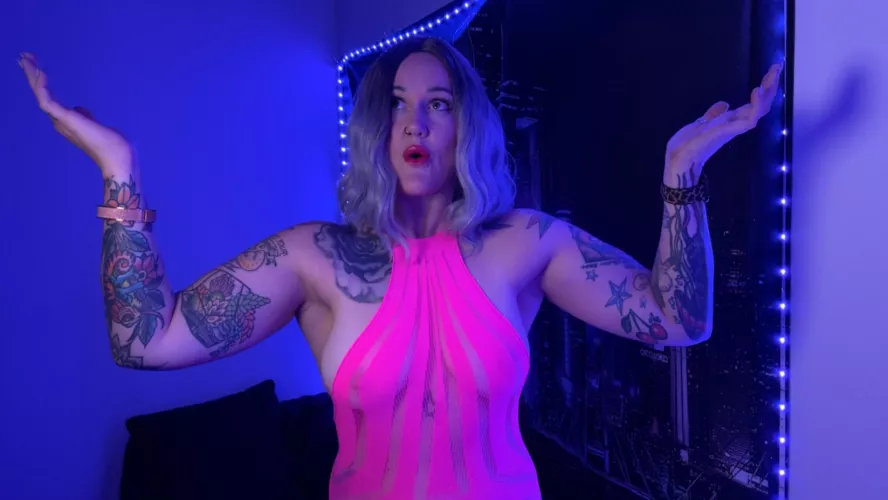 This giant doll has DEEP armpits