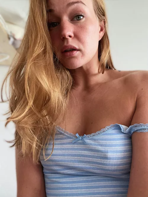 Wish you a chill sunday with no pants and/or bra