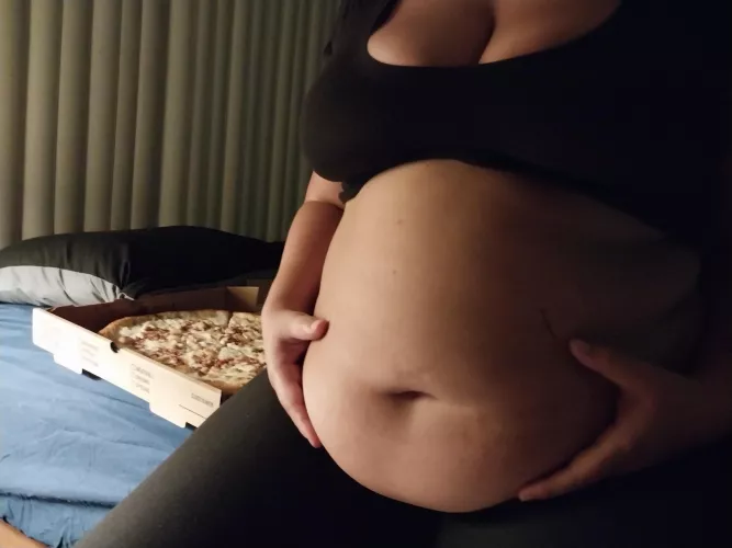 Wonder if my wife can fit a second pizza in there 😈😈