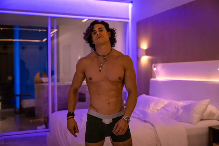 Would like you to kiss down that v line