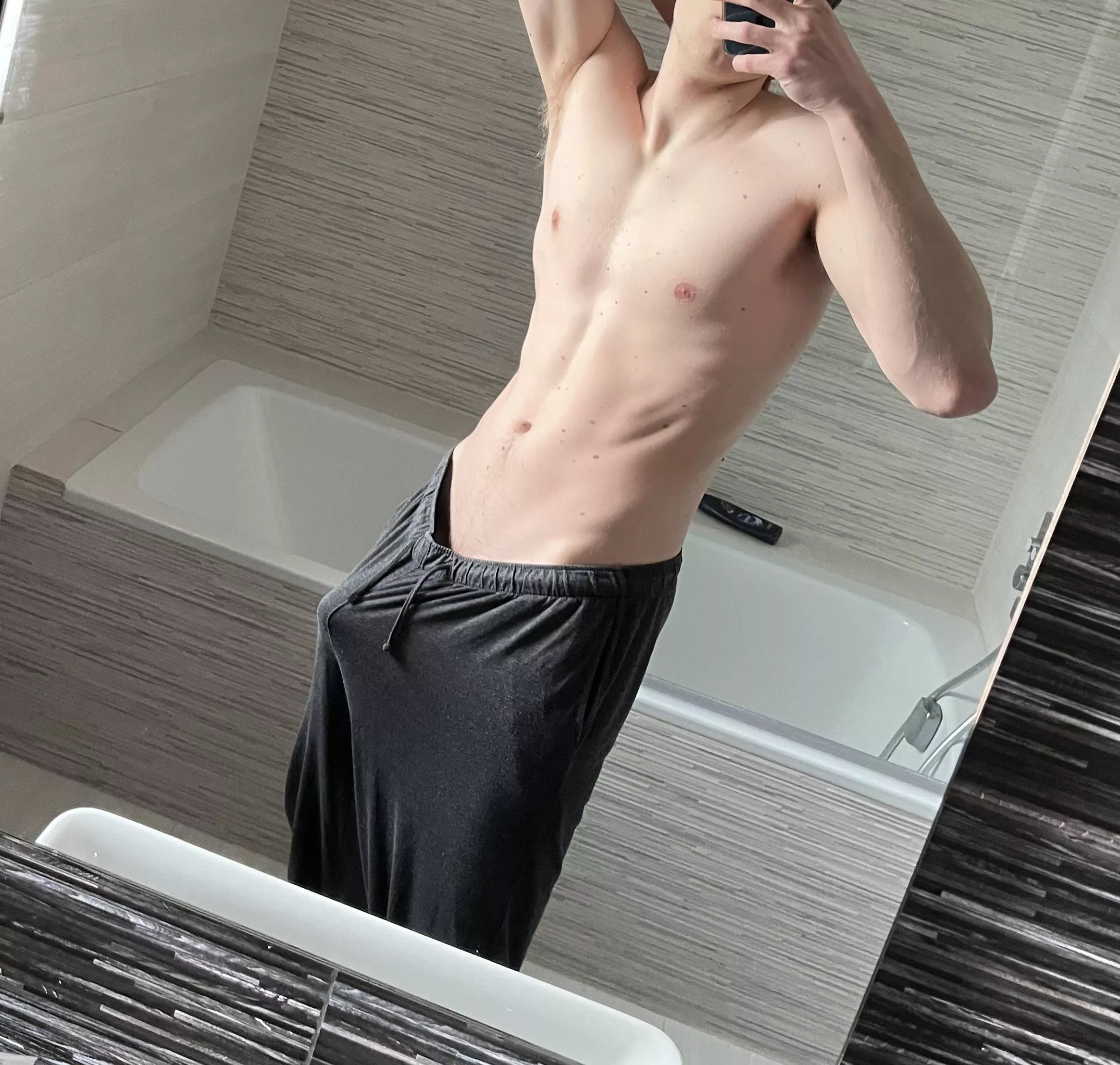 19 m hung fit boy looking for boys with huge dicks