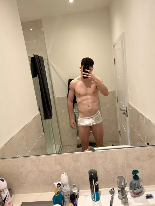 21. Top. Uk. Looking for a bottom with a nice ass to make me cum. Z_123689