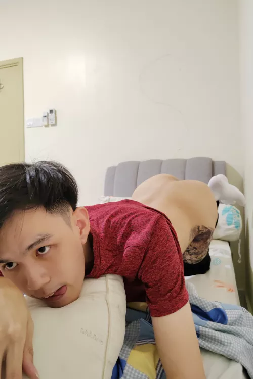 [22] Showing this while my next-door chilling