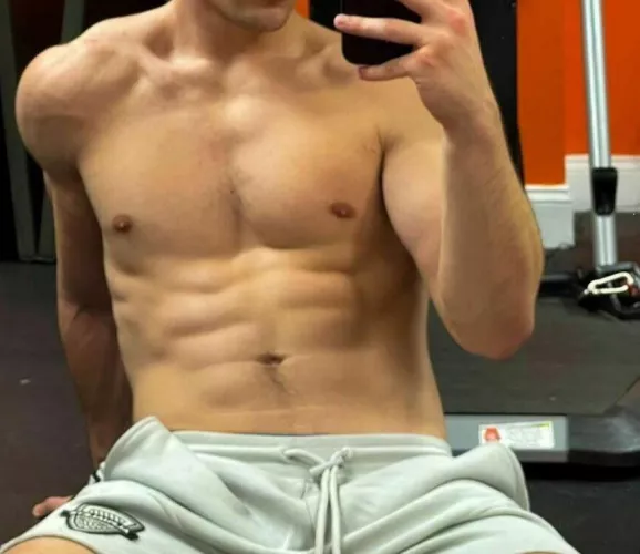 23 us jock. Hit me up with face. Verbal hairy muscle is a big plus. alex_mgay