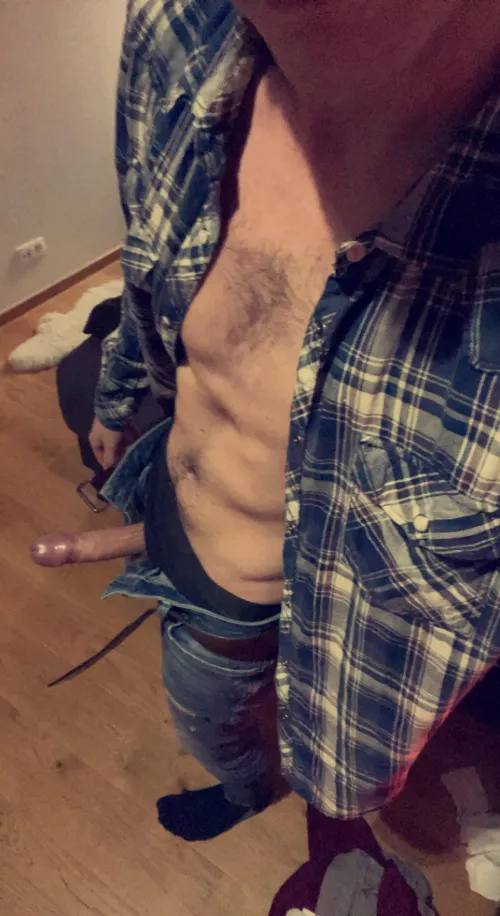 [24] kinky french stud. Any guy who want to worship me and discover the feeling to loose power ? Any dom who think he could dom me ? Open to many things. HMU