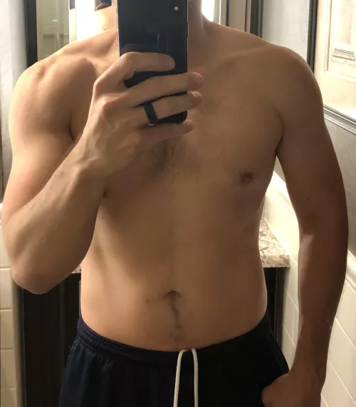 41 straight married dilf bored at work and looking for attention. DM for snap.