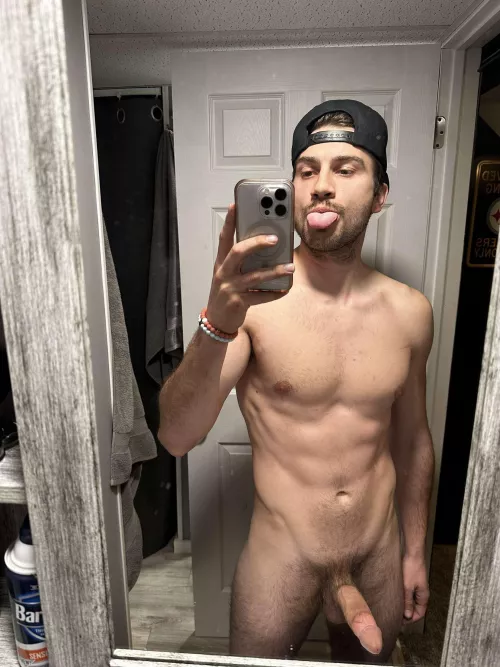 Any girls wanna come to bed with me