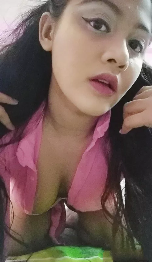 Chubby cheeks, dimple lips, hanging tits 😆😂