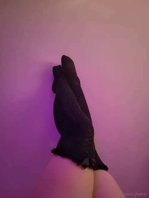 Do you like my thigh highs? The bows are so cute 😌